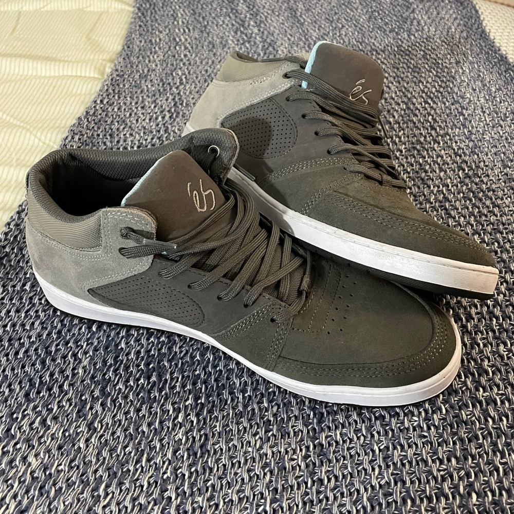 es Skateboard Shoes. Like new.